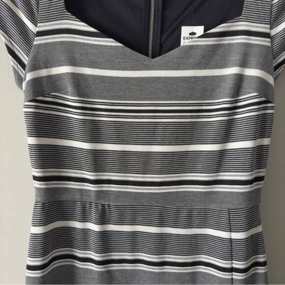 Express Gray and White striped Sheath Midi Dress V-Neck Cap Sleeves zip up slit - Picture 3 of 13